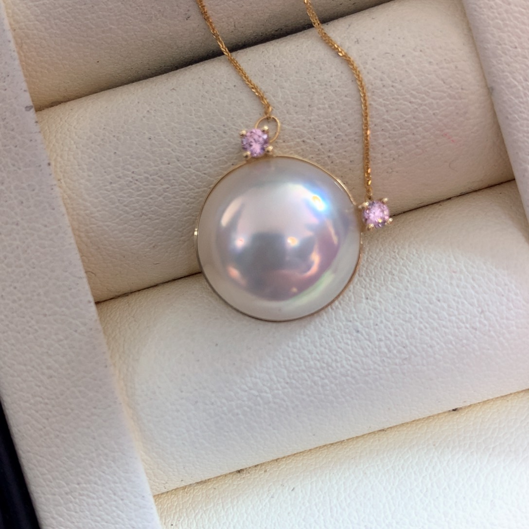 拼合珍珠（马贝珠）颈饰18K金镶嵌