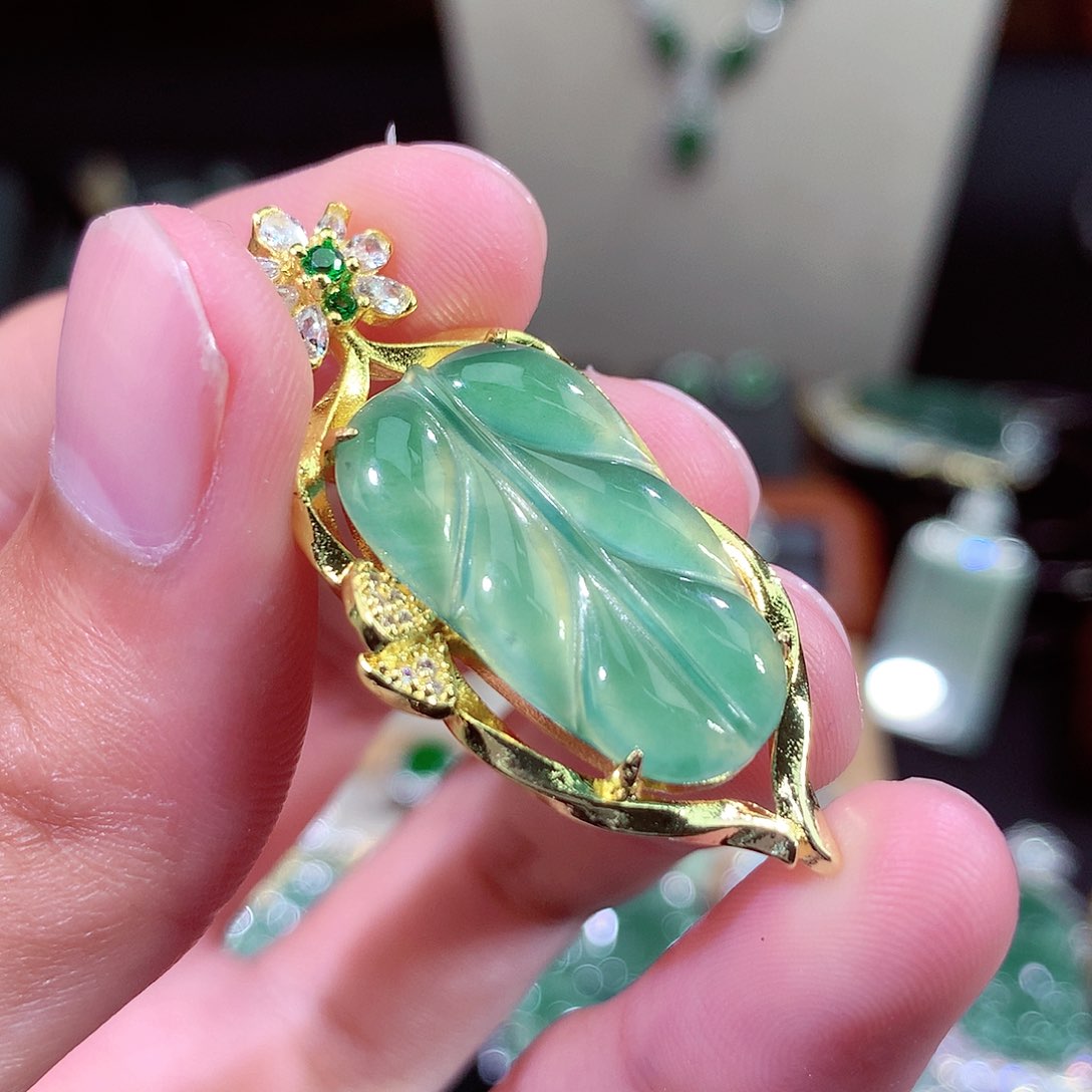 翡翠颈饰未镶嵌挂件