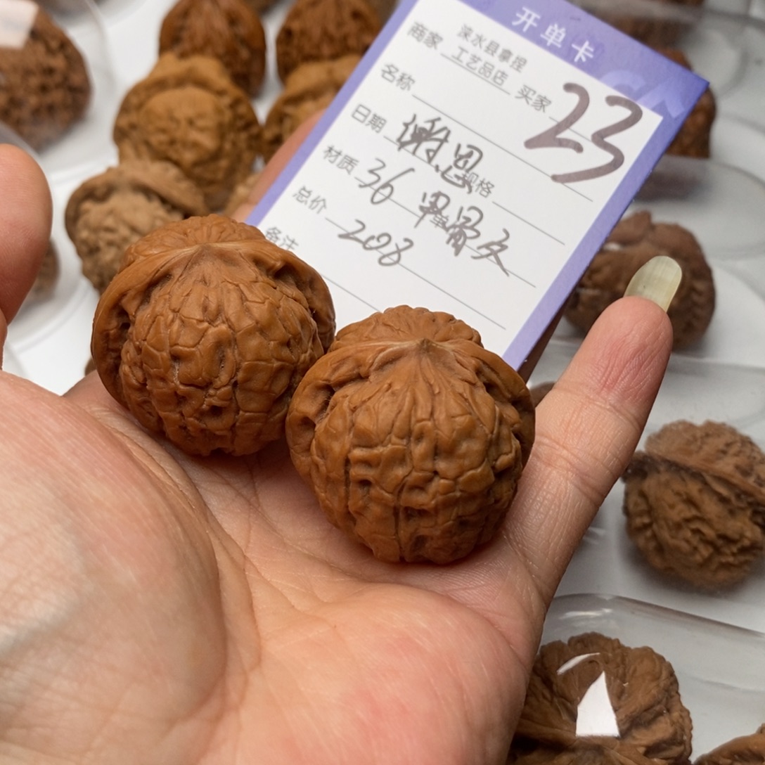 谢***。把件文玩核桃甲骨文
