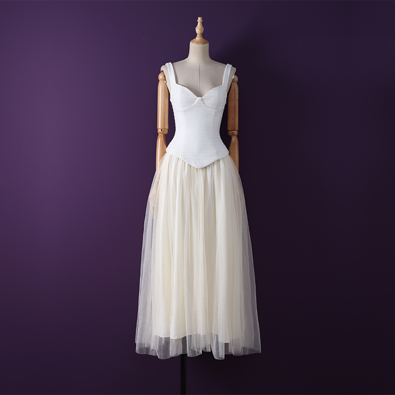 越南小众法式复古千金风性感露背V领收腰显瘦呢子网纱吊带连衣裙