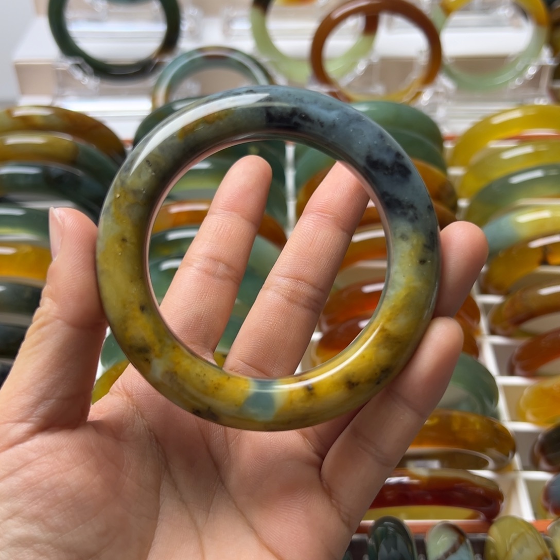 蛇纹石玉未镶嵌手镯