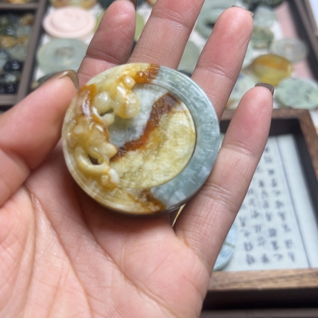 H***i蛇纹石玉合金颈饰