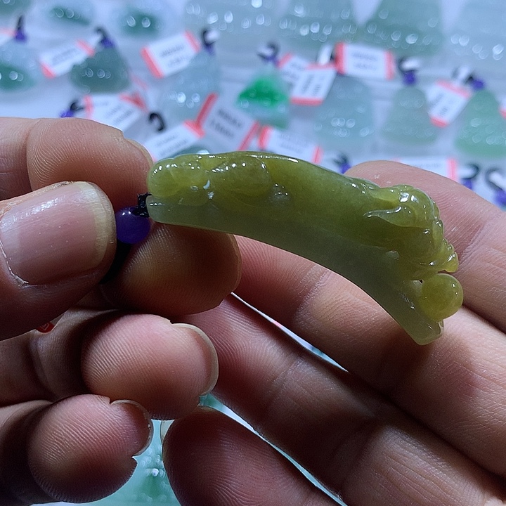 翡翠未镶嵌颈饰天然翡翠吊坠A货