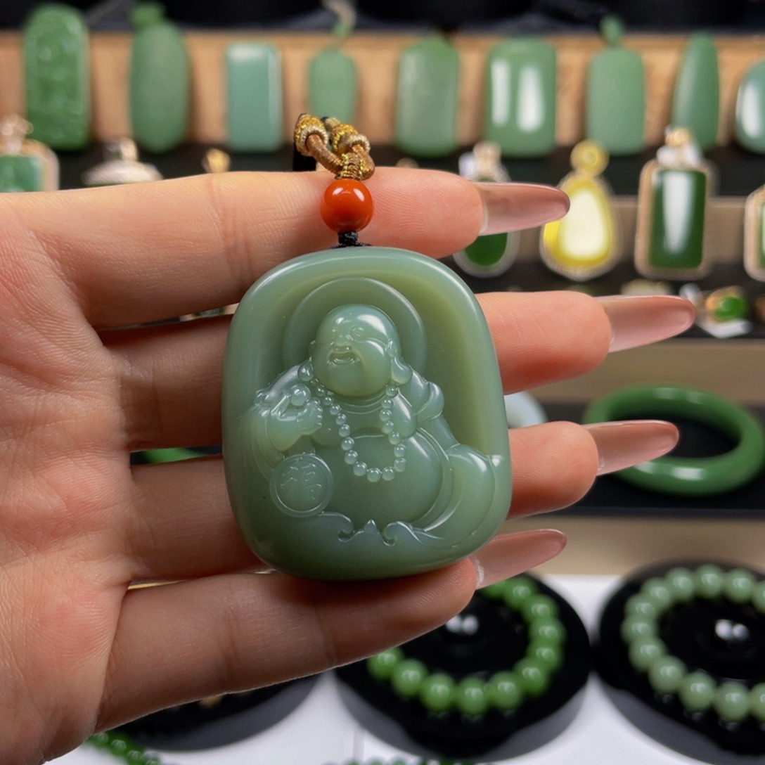 和田玉未镶嵌颈饰·粉青佛公