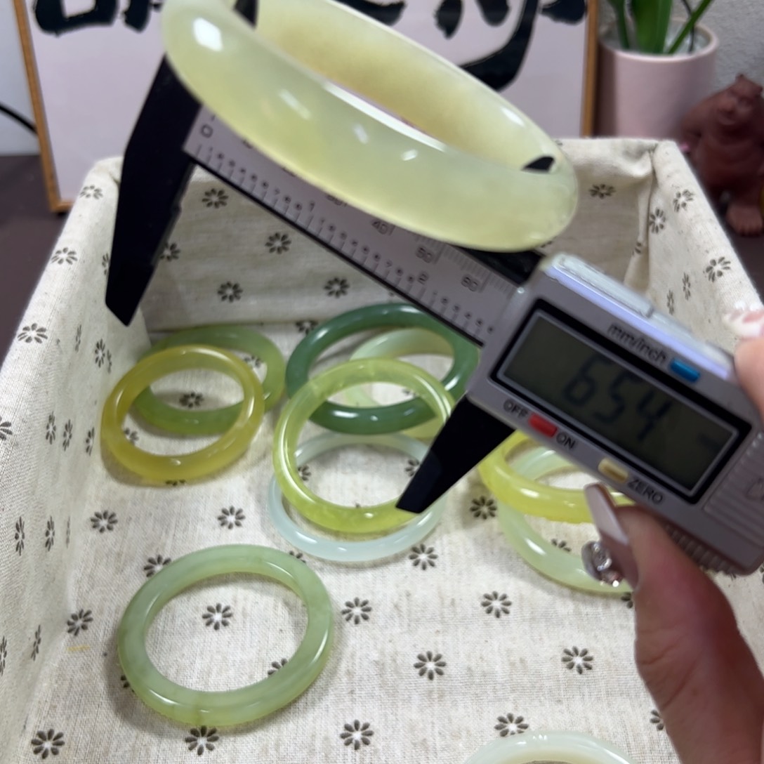 蛇纹石玉手镯未镶嵌137