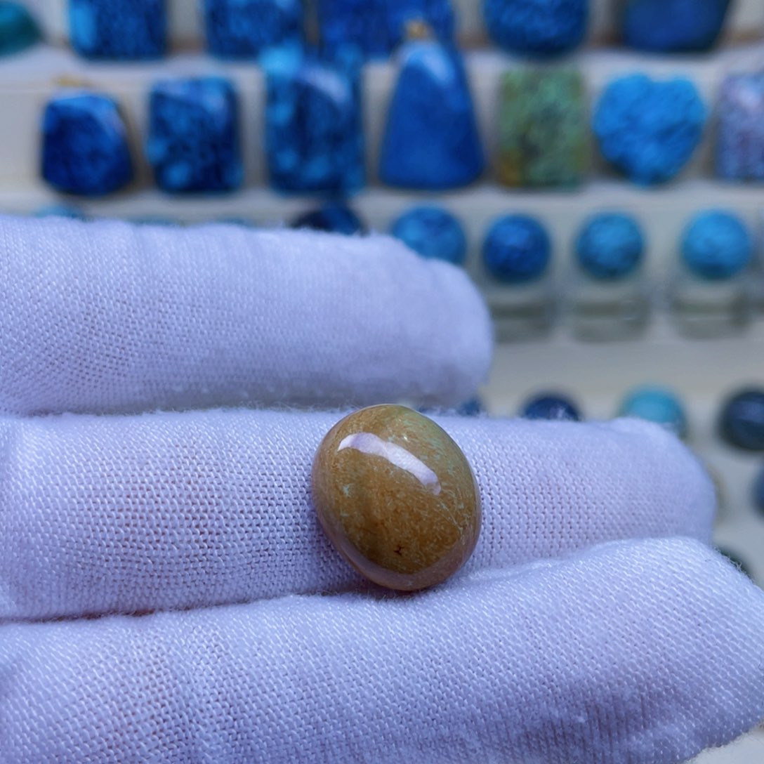 绿松石未镶嵌颈饰