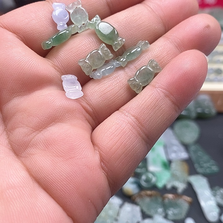 吊坠(不含链)未镶嵌翡翠一个25