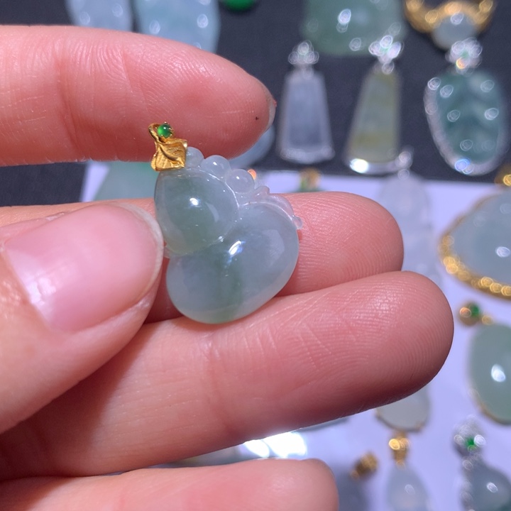 翡翠颈饰18K金镶嵌翡翠