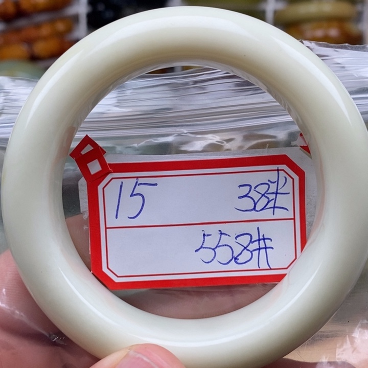 蛇纹石玉颈饰未镶嵌你*