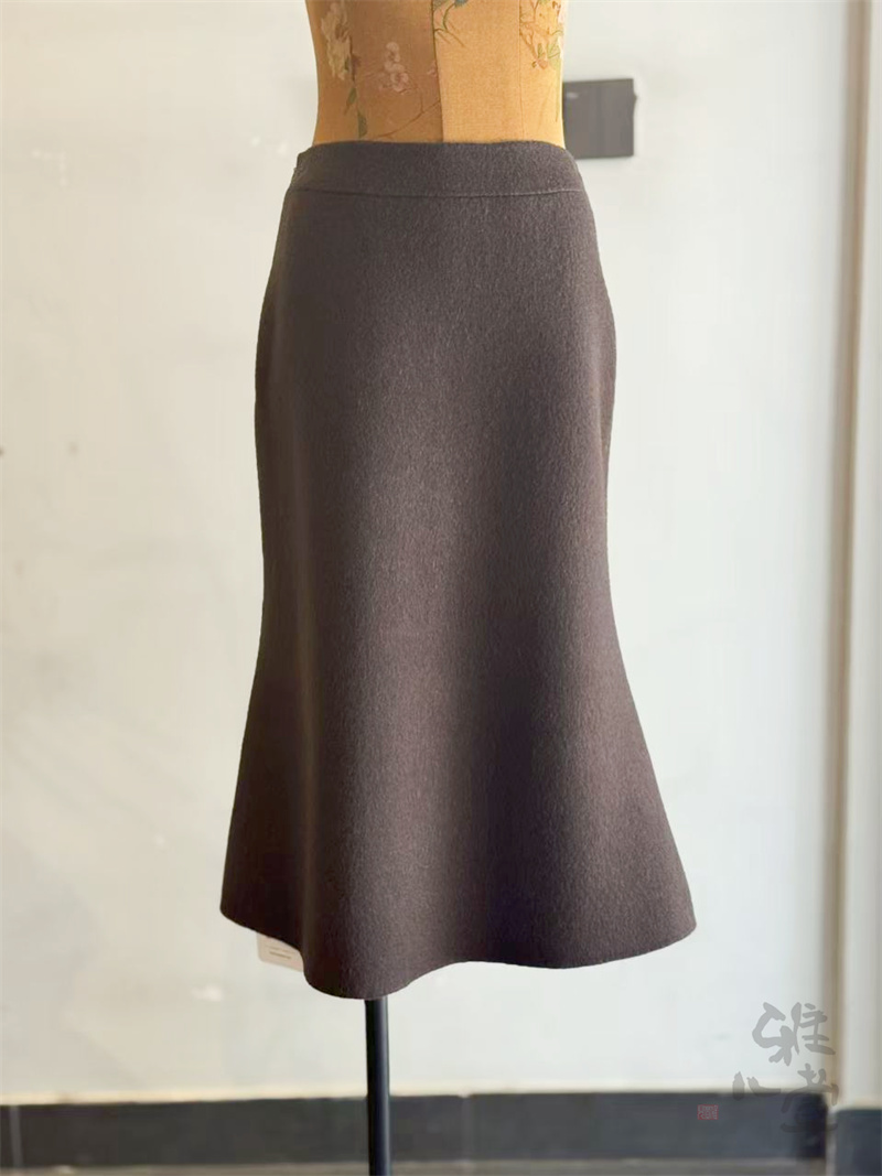 雅儿萱 2025 羊毛小摆鱼尾半裙 定制