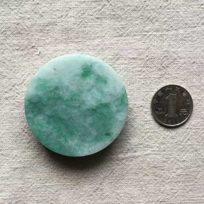 缅甸翡翠镯心料边角料雕刻件冰透手串 挂件定制料直播链接