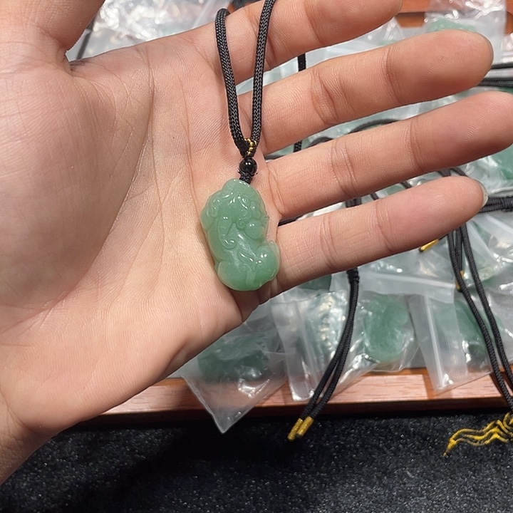 春***呀黑曜岩合金颈饰东陵玉