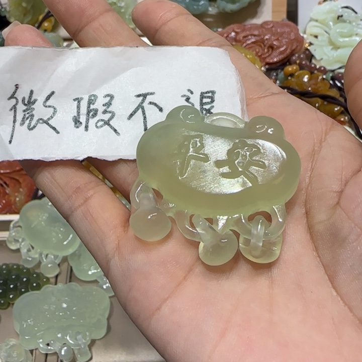 蛇纹石玉吊坠未镶嵌