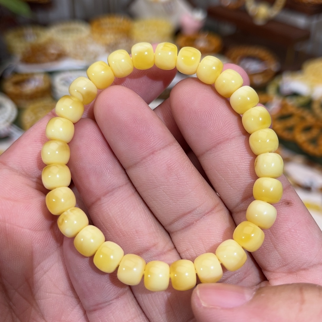 蜜蜡未镶嵌手链很白润的奶豆妖花7.8mm