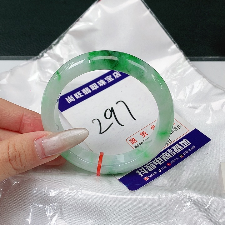 翡翠手镯未镶嵌翡翠12