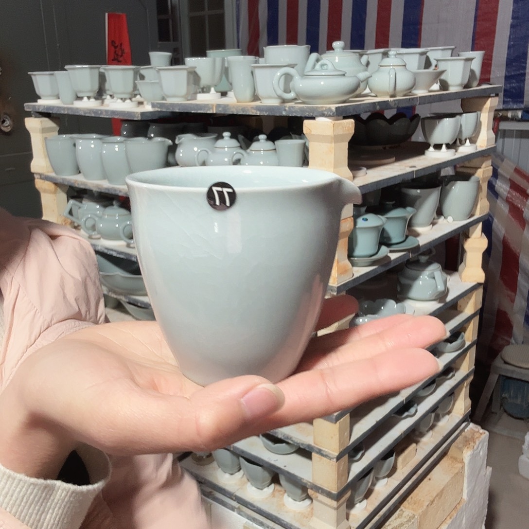 哈***镜摆件陶汝瓷手抓公道杯支钉烧仿古月白釉微微瑕77