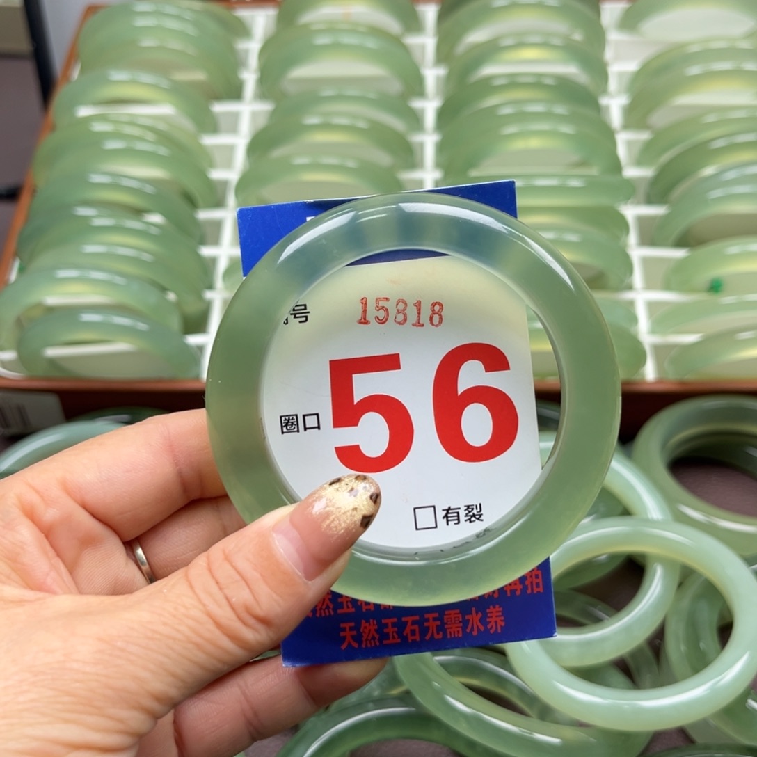 扶***上蛇纹石玉未镶嵌手镯