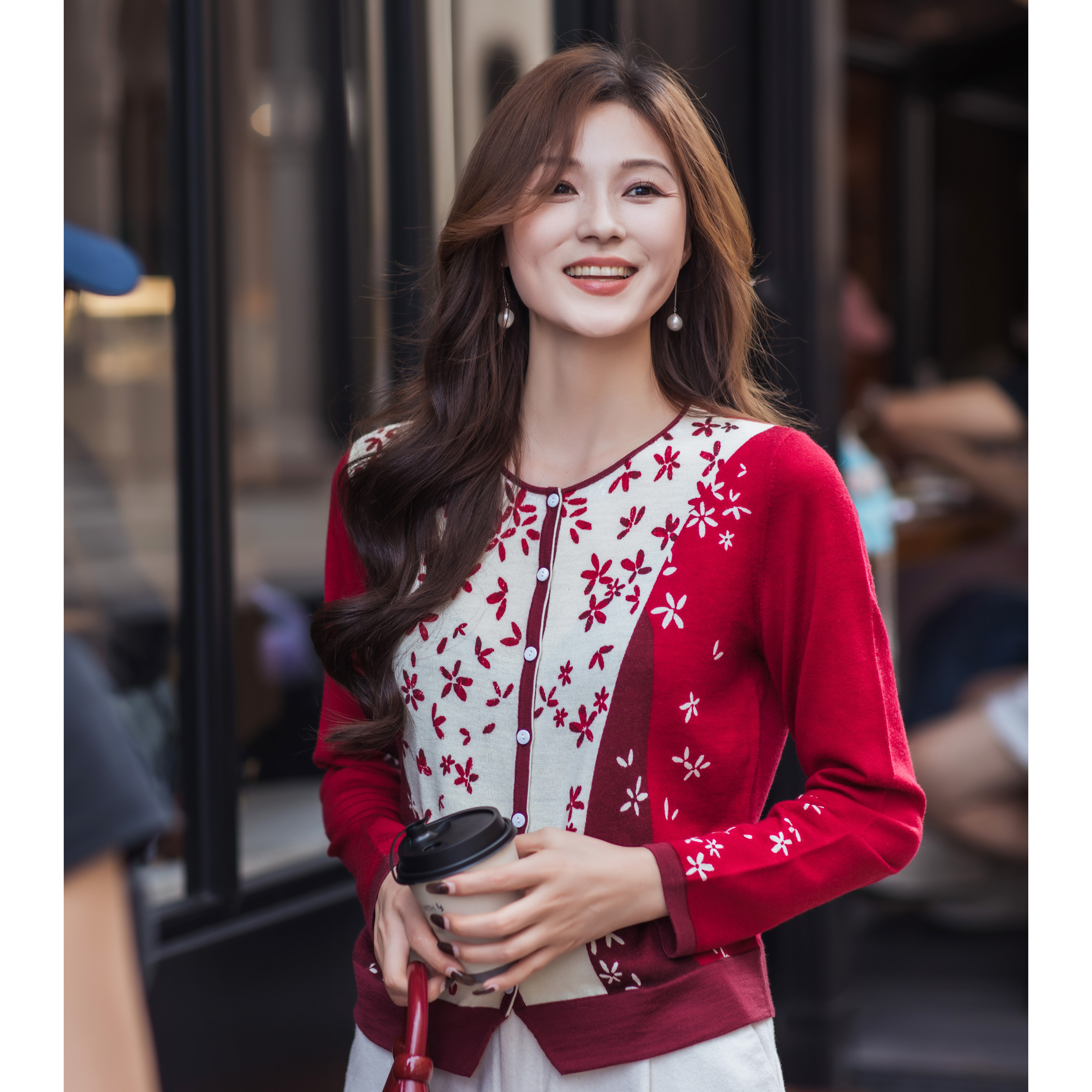 生活在左2026早春新款红白撞色羊毛印花针织上衣N1961279