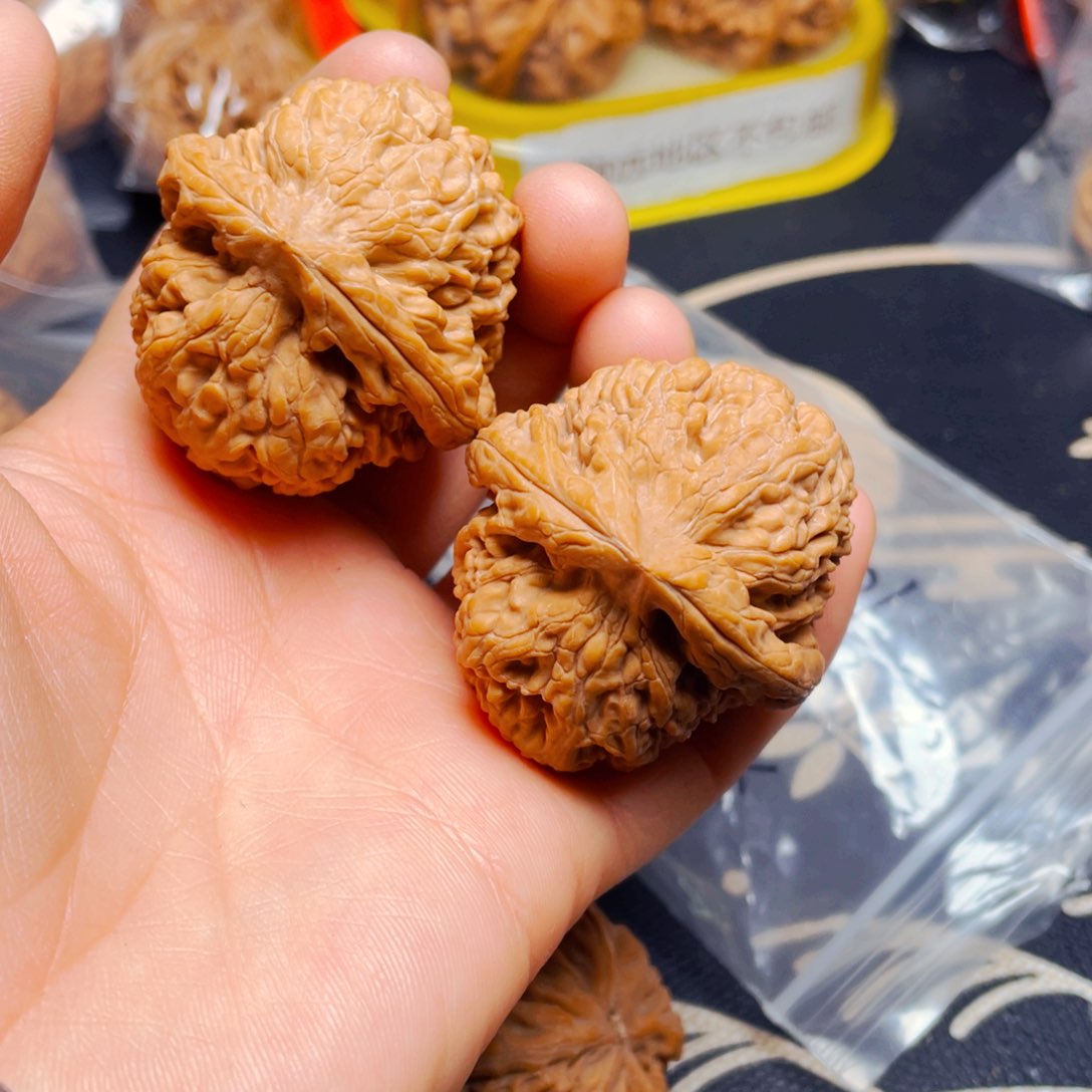 吊坠文玩核桃言**?核尊一对