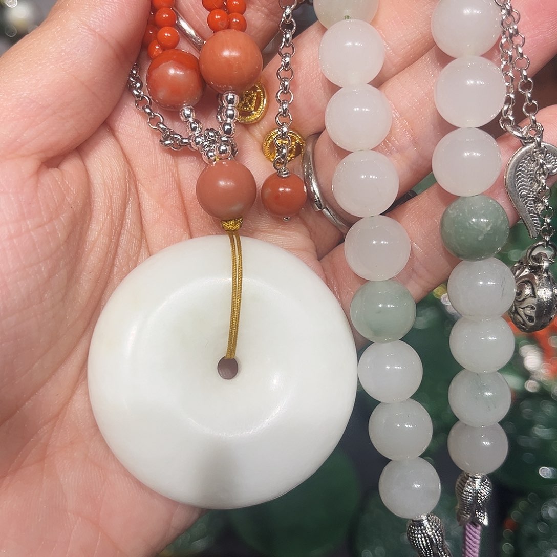 颈饰未镶嵌和田玉（糖玉）