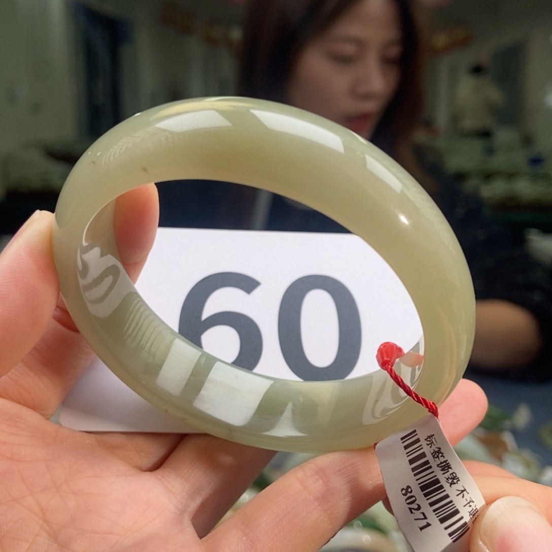 和田玉手镯未镶嵌纹