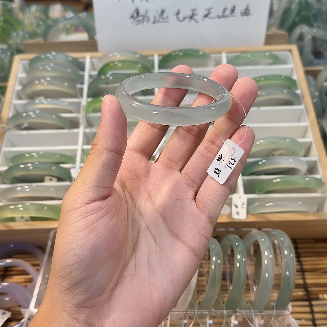 玛瑙/玉髓未镶嵌手镯圈口57.1