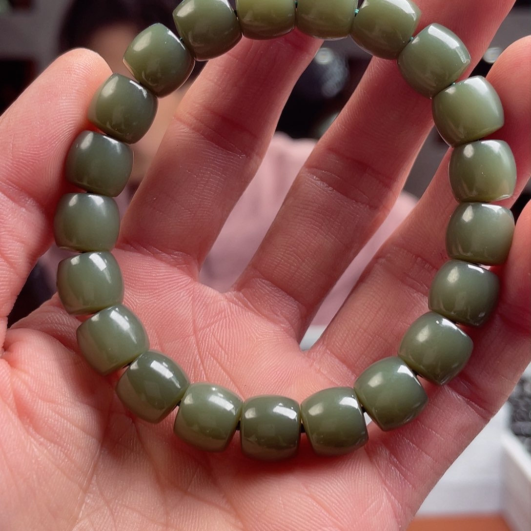 和田玉手串未镶嵌沙枣青9.10直切