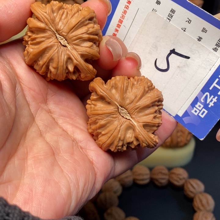 文玩核桃吊坠43白狮子