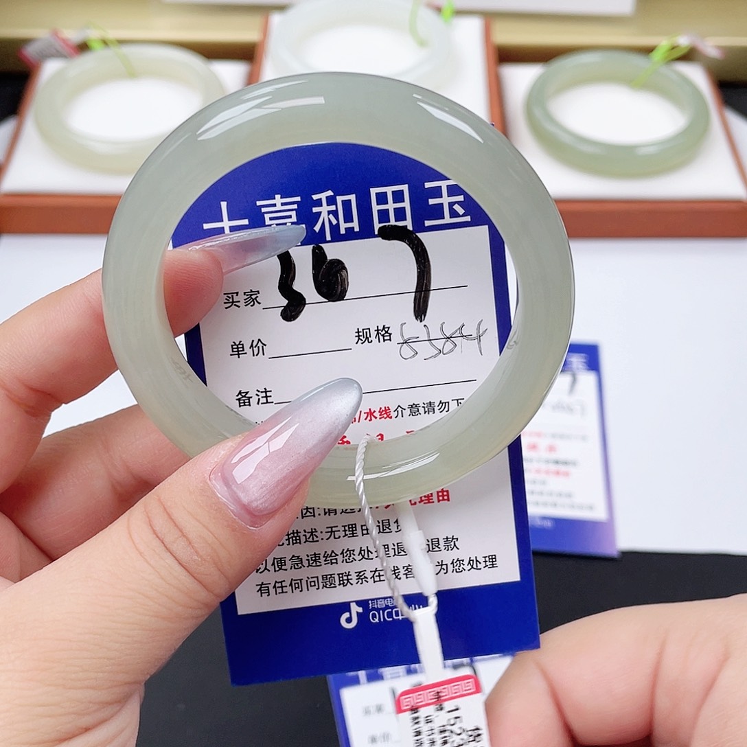 和田玉未镶嵌手镯