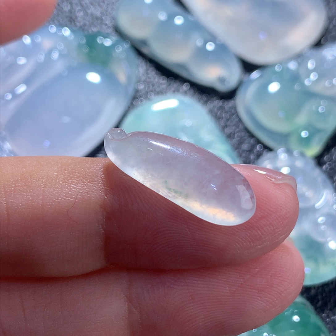 翡翠未镶嵌颈饰缅甸