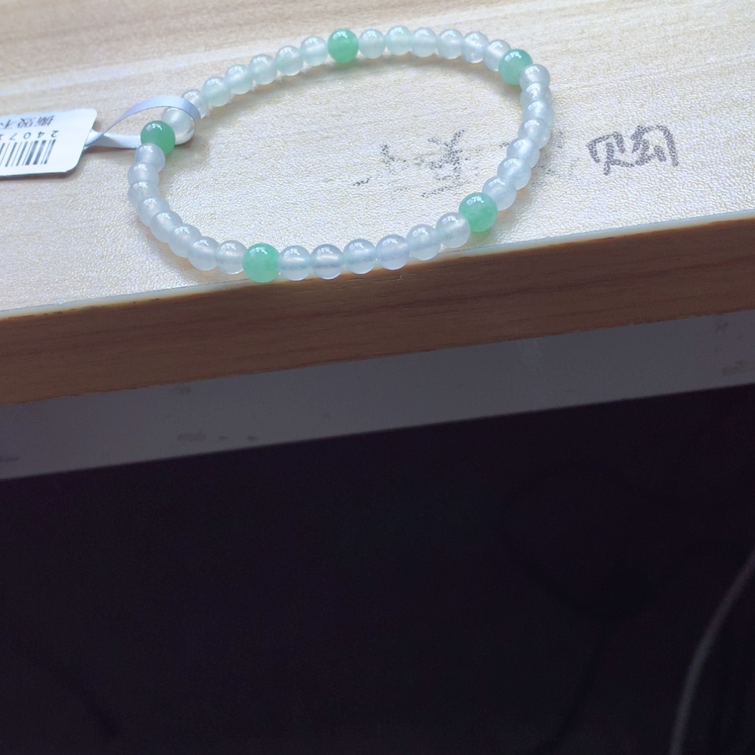 翡翠颈饰未镶嵌吊坠