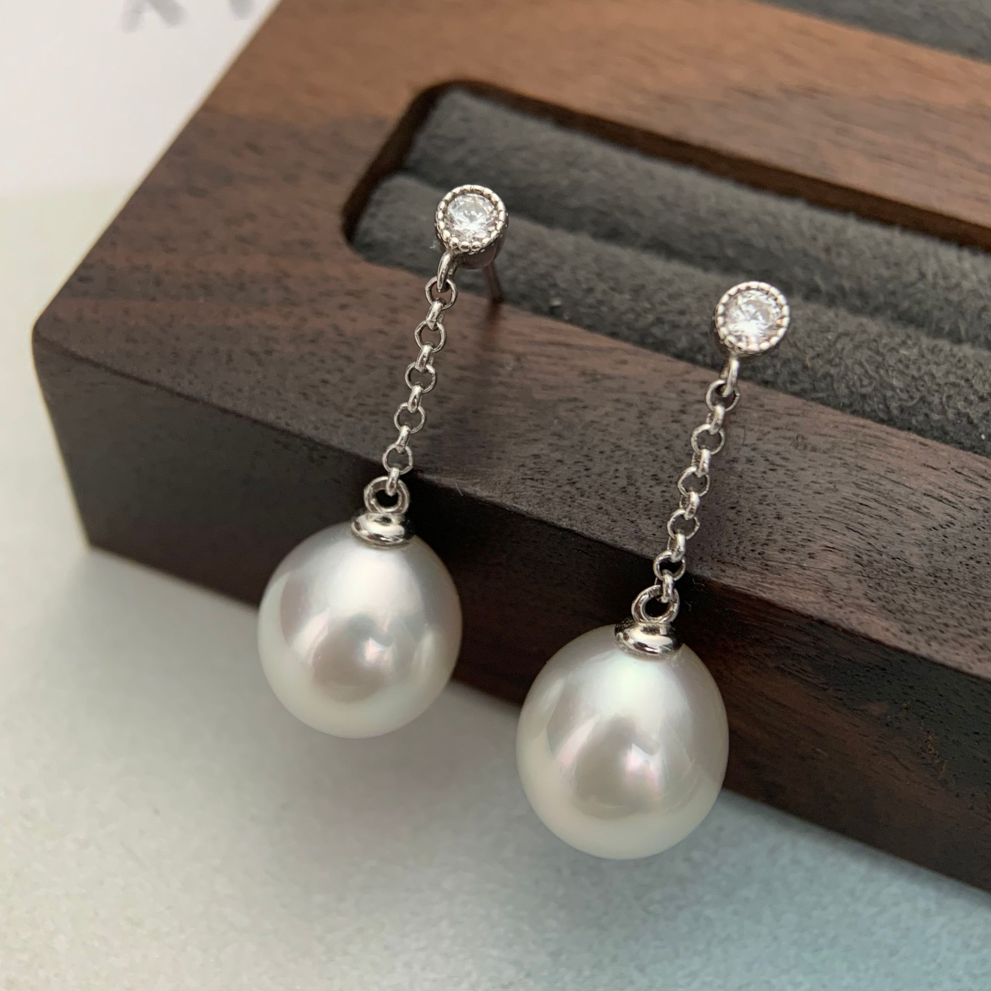 天然海水珍珠澳白 9-10mm 简约百搭款珍珠耳饰