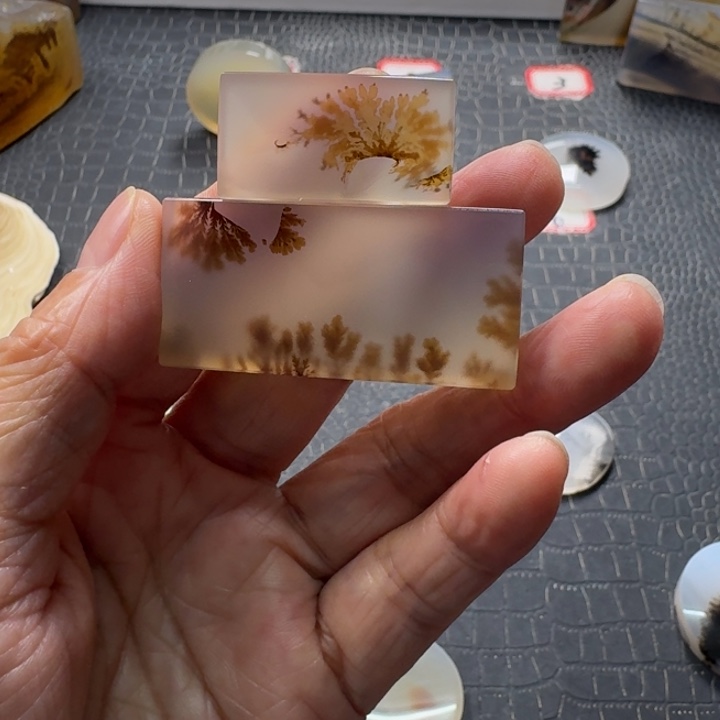 漫***画玛瑙/玉髓未镶嵌珠宝奇石