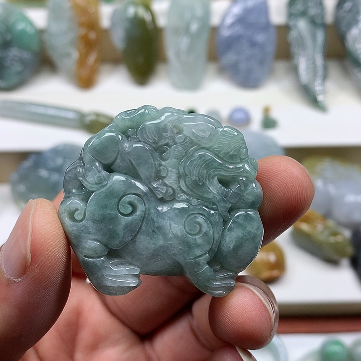 翡翠未镶嵌颈饰事事如意