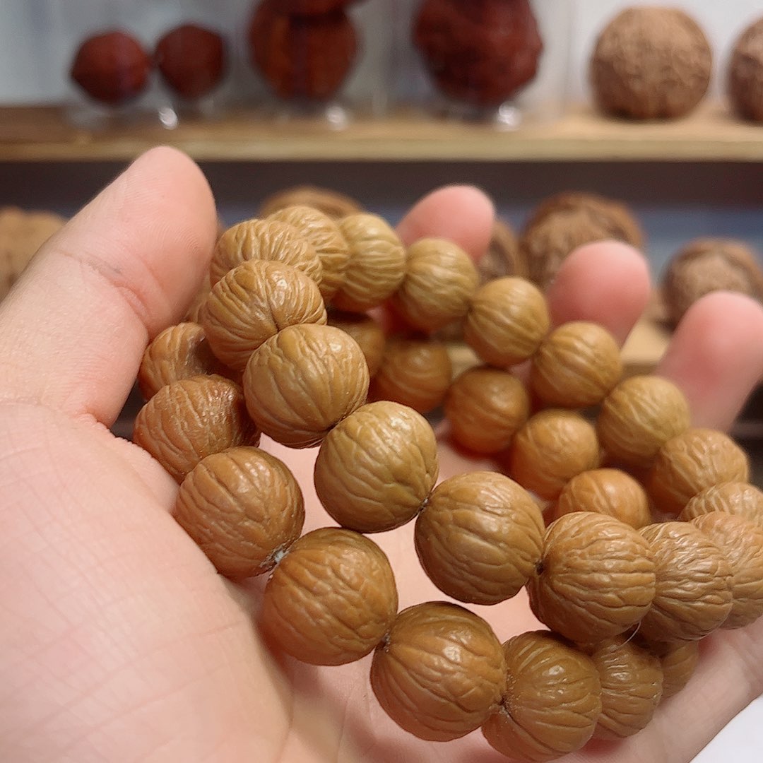 文玩核桃吊坠猴头风雨
