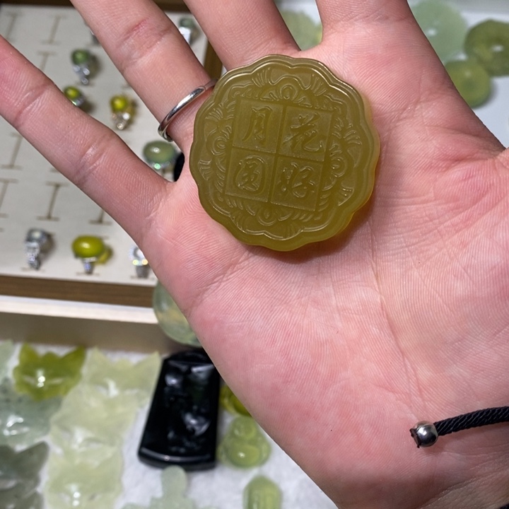 未镶嵌蛇纹石玉吊坠(不含链)15