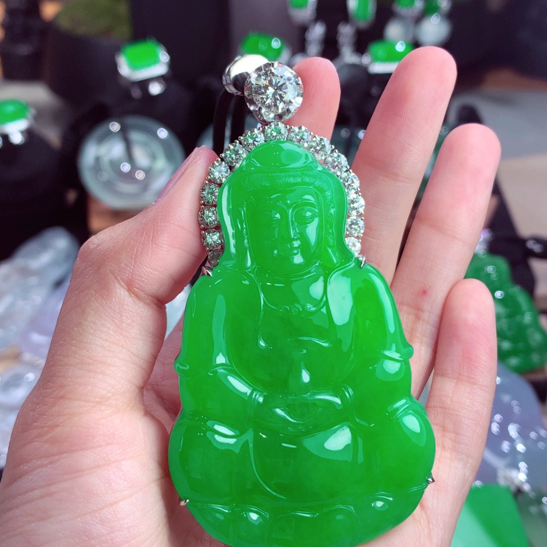 颈饰18K金镶嵌翡翠定金10万 总价咨询客服