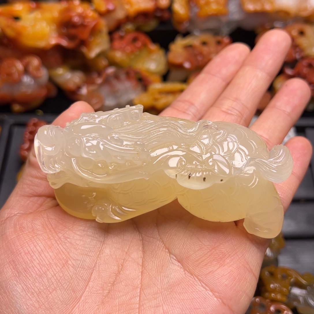 石英质玉（黄龙玉）颈饰未镶嵌唧*唧