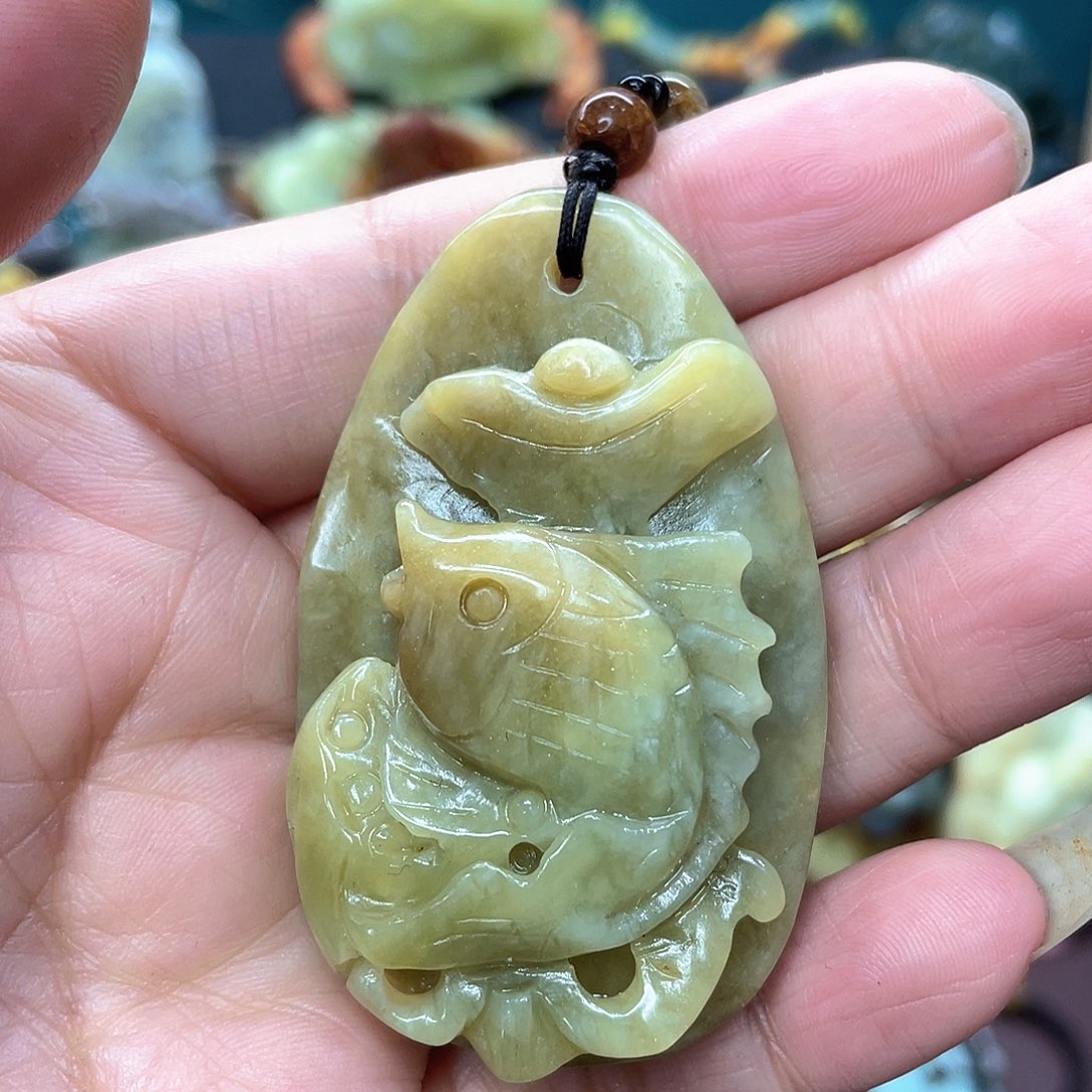 蛇纹石玉颈饰未镶嵌