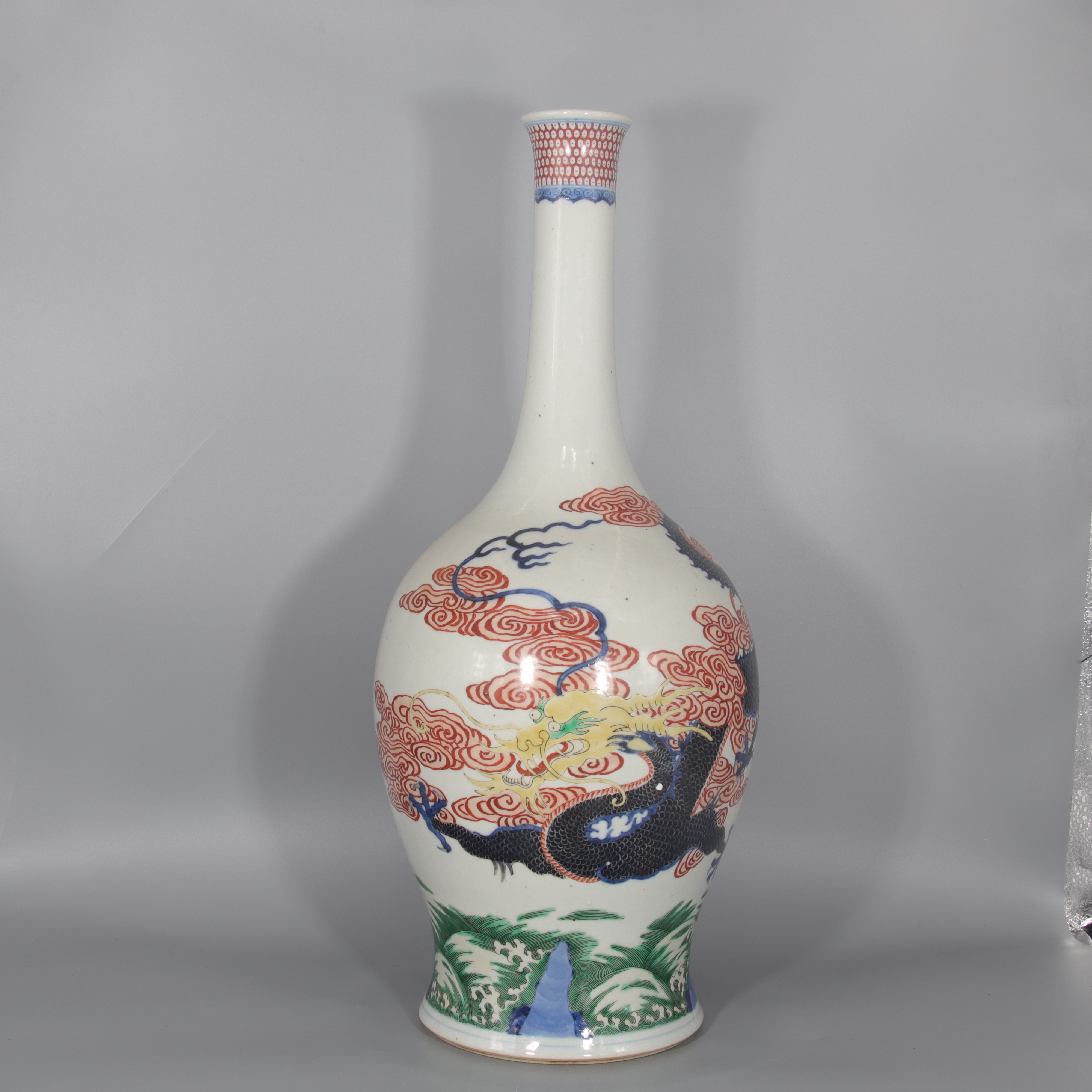 青花五彩鱼化龙纹长颈瓶 H501-189