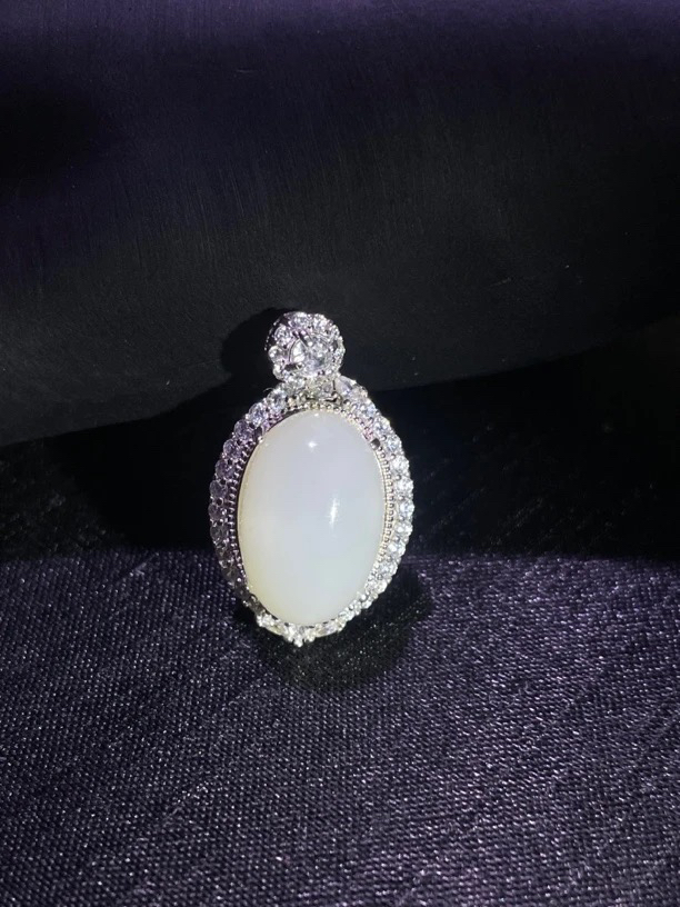 豪镶爆闪大蛋面饱满豪华冰透新中式白玉