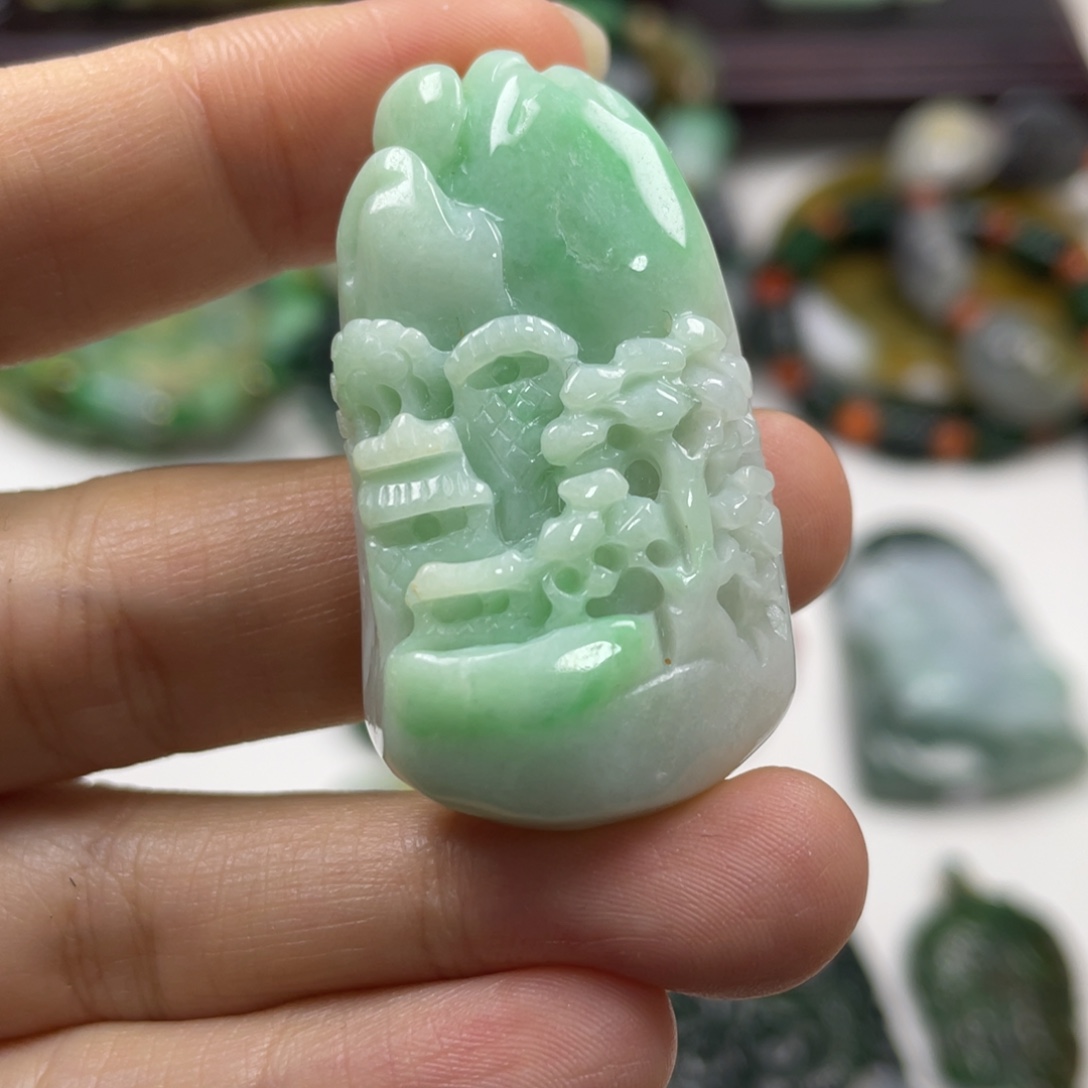 翡翠未镶嵌颈饰牌子