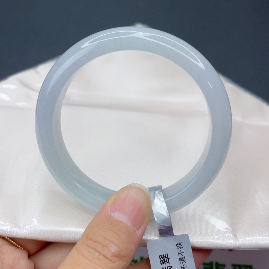 翡翠未镶嵌手镯A货春带彩