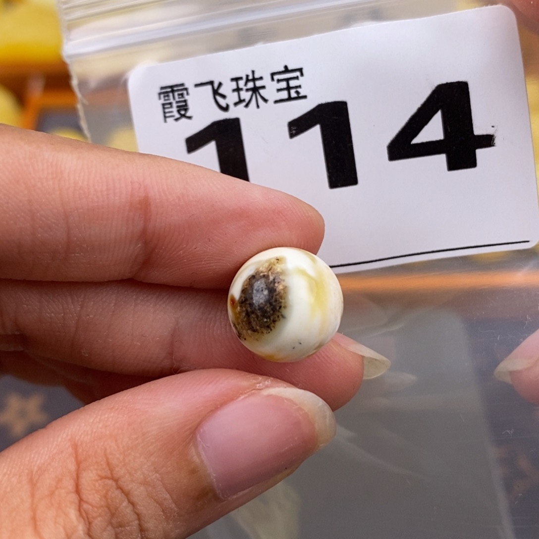 琥珀未镶嵌珠宝奇石13
