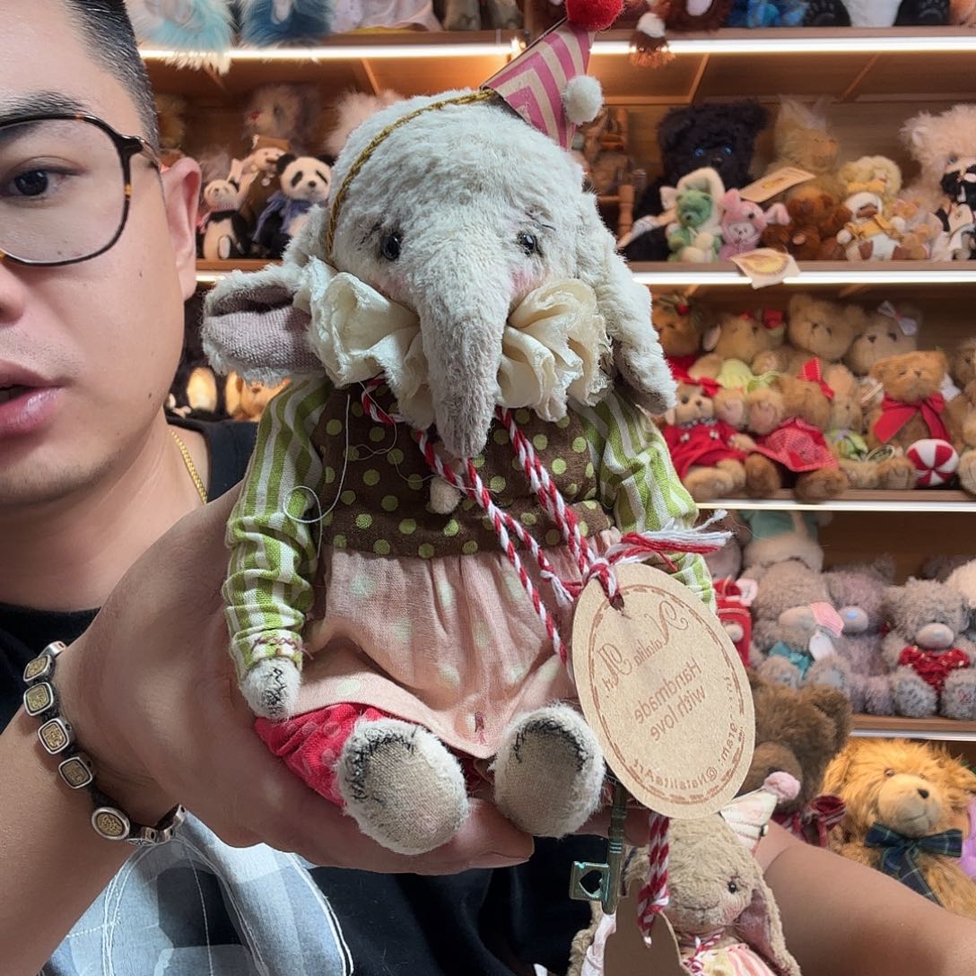 毛绒乌克兰艺术家马戏团小象