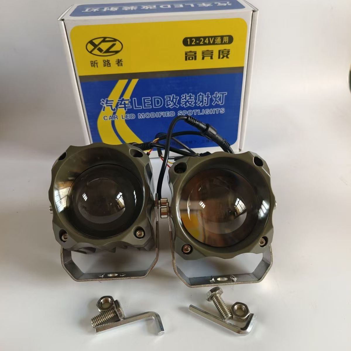 越野车大灯车灯射灯雾灯矩阵灯高亮远光灯汽车外置激光灯总成