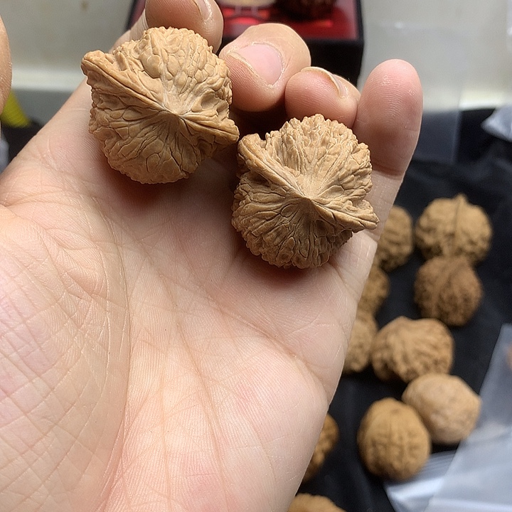 文玩核桃吊坠34 绣球