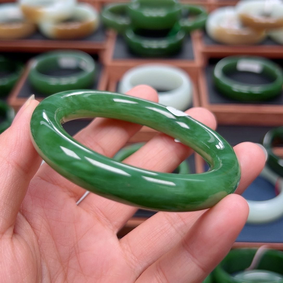 未镶嵌手镯和田玉（碧玉）