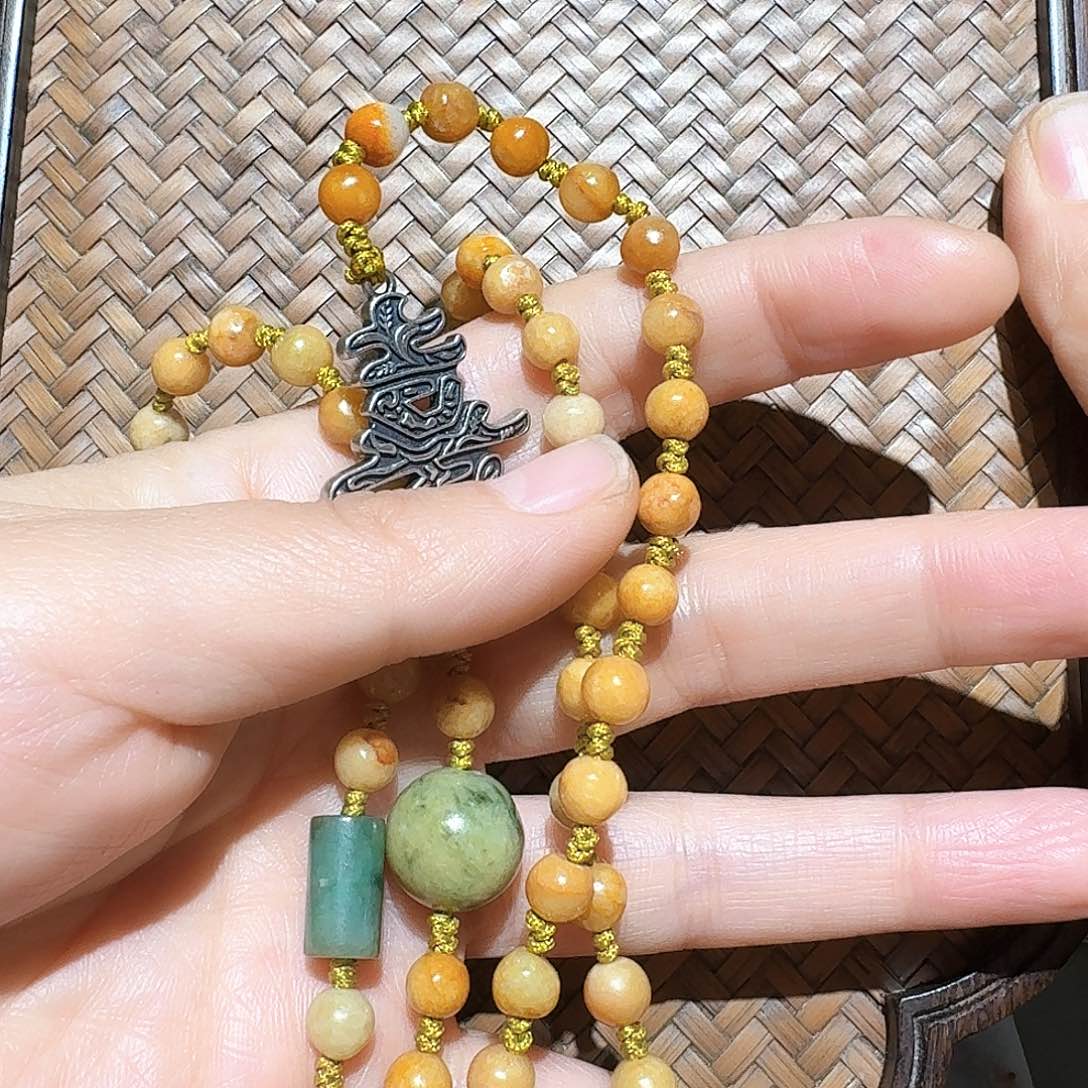 颈饰未镶嵌翡翠木*个性十足