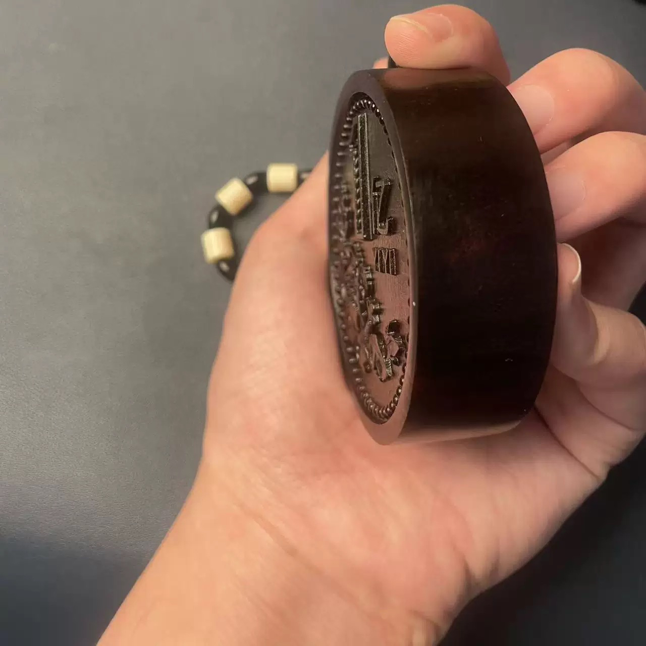 加厚紫檀木小目标双面雕刻手把件（送文玩橄榄油）